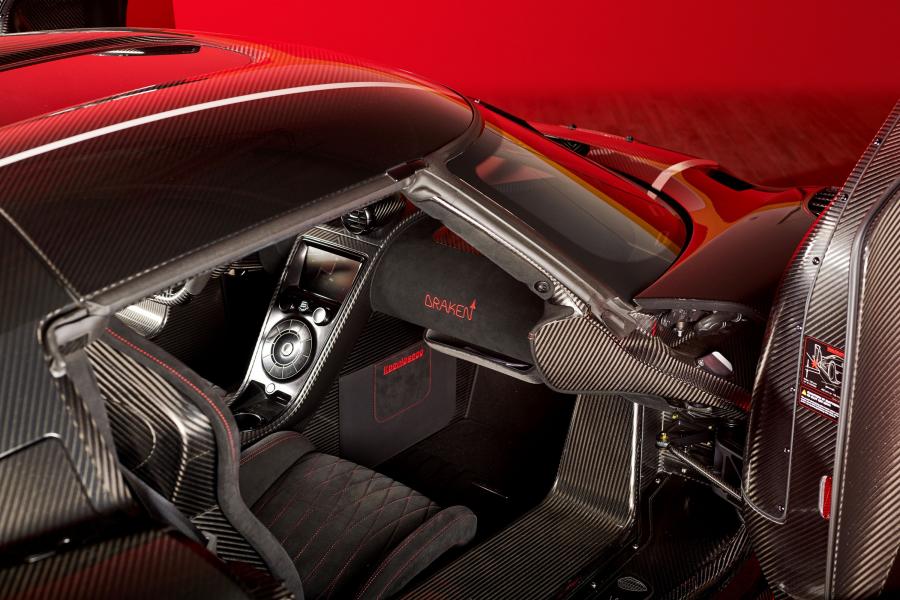 Интерьер Koenigsegg Agera RS Draken 2018 года  (фото 2 из 22)